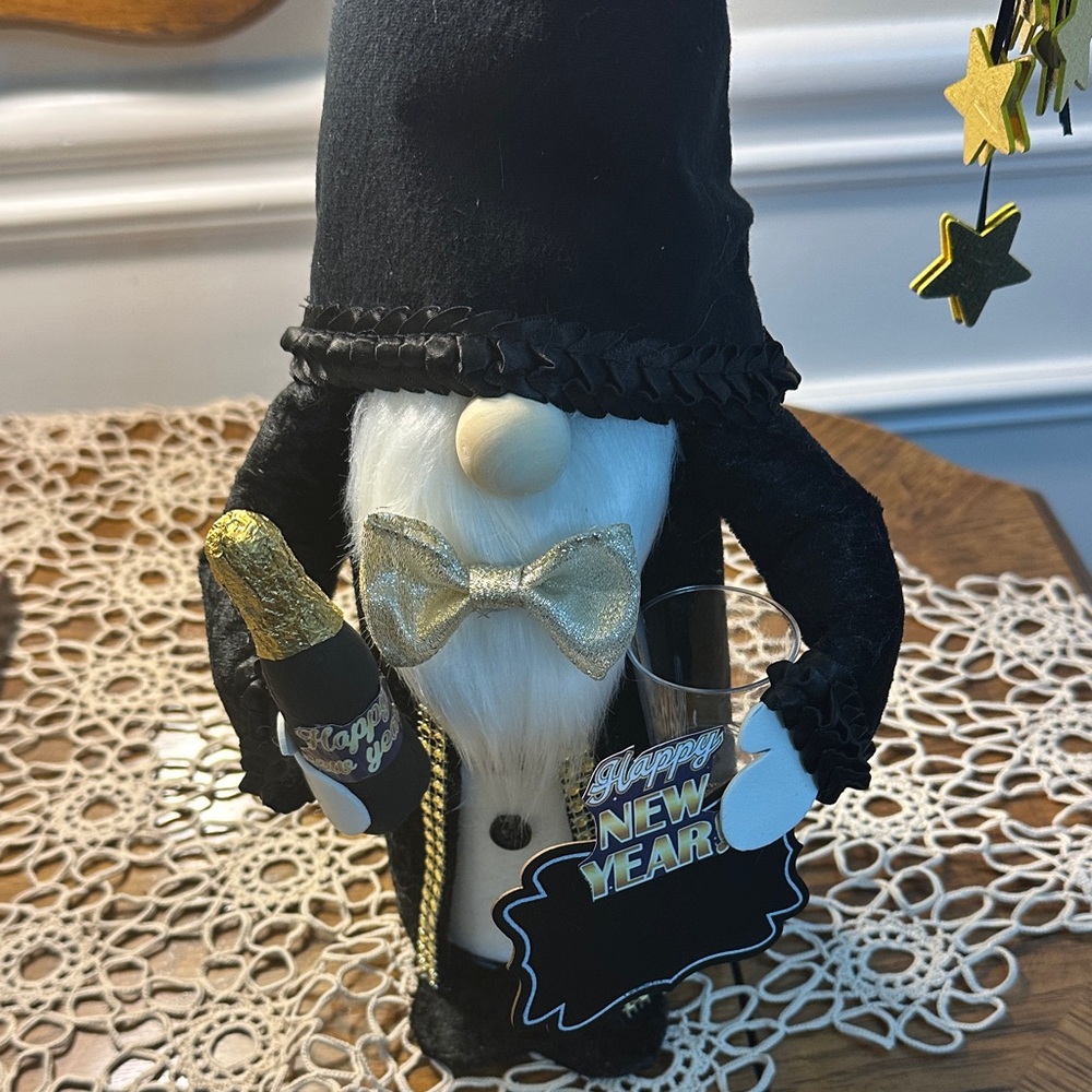 Elegant New Year Gnome with Black and Gold Details - Picture 7 of 7